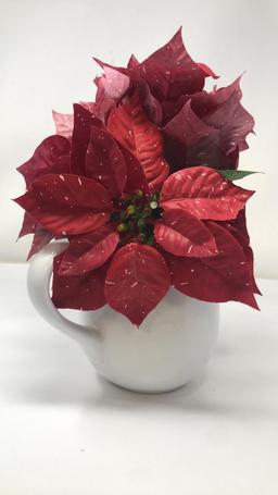 MINI WREATH AND POINSETTIA VASE