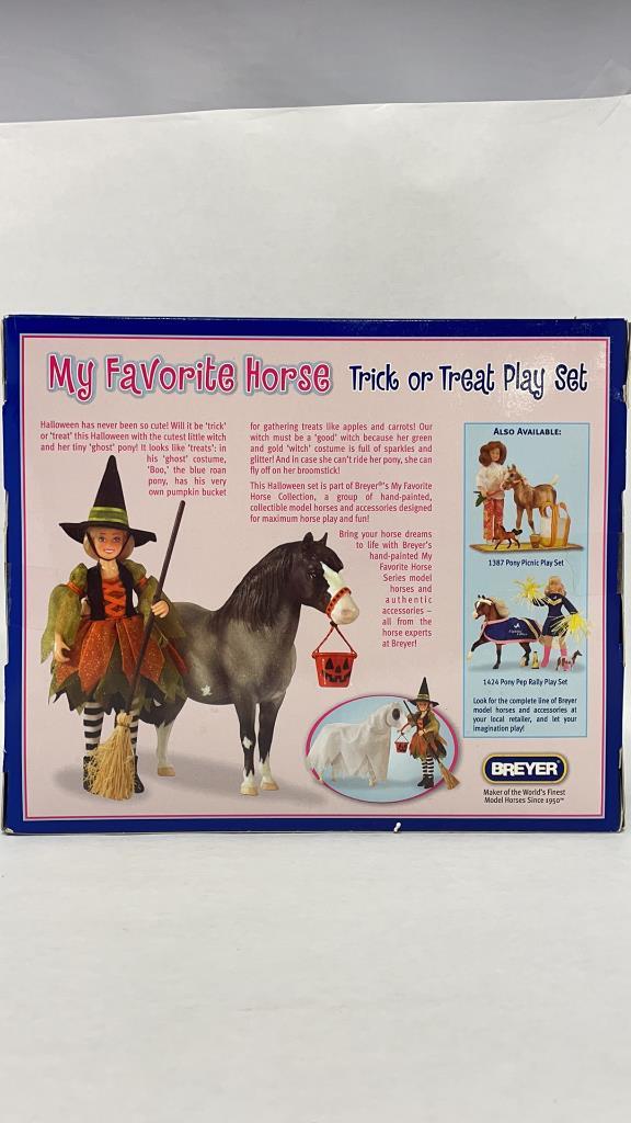 BREYER HORSE "TRICK OR TREAT" PLAY SET