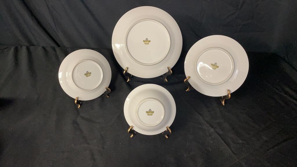 WEMBLEY "HARMONY HOUSE" 12 PERSON DINNER SET