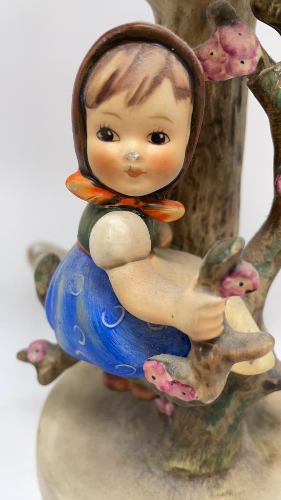 M.I. HUMMEL FIGURINE LAMP "APPLE TREE GIRL"