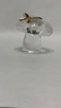 STEUBEN CRYSTAL MUSHROOM & 18K BUTTERFLY