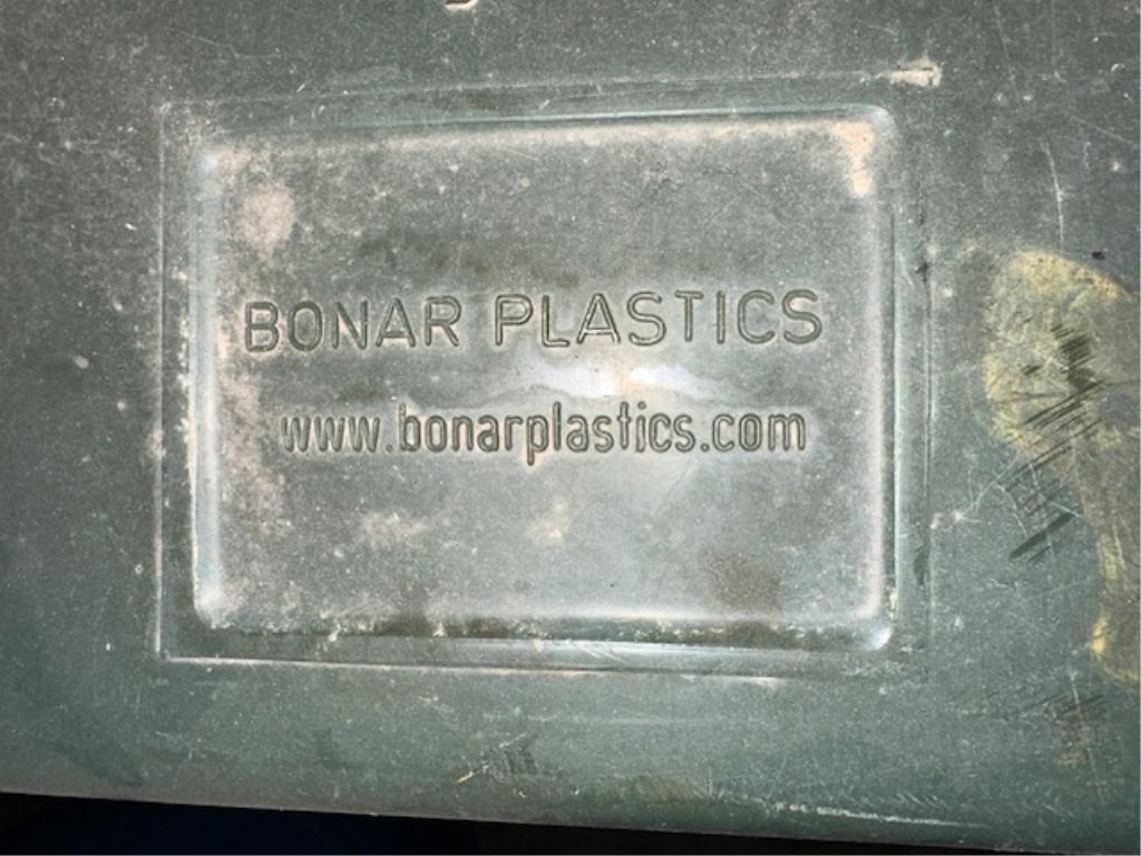 BONAR PLASTICS LARGE GREEN PLASTIC BOX ON WHEELS