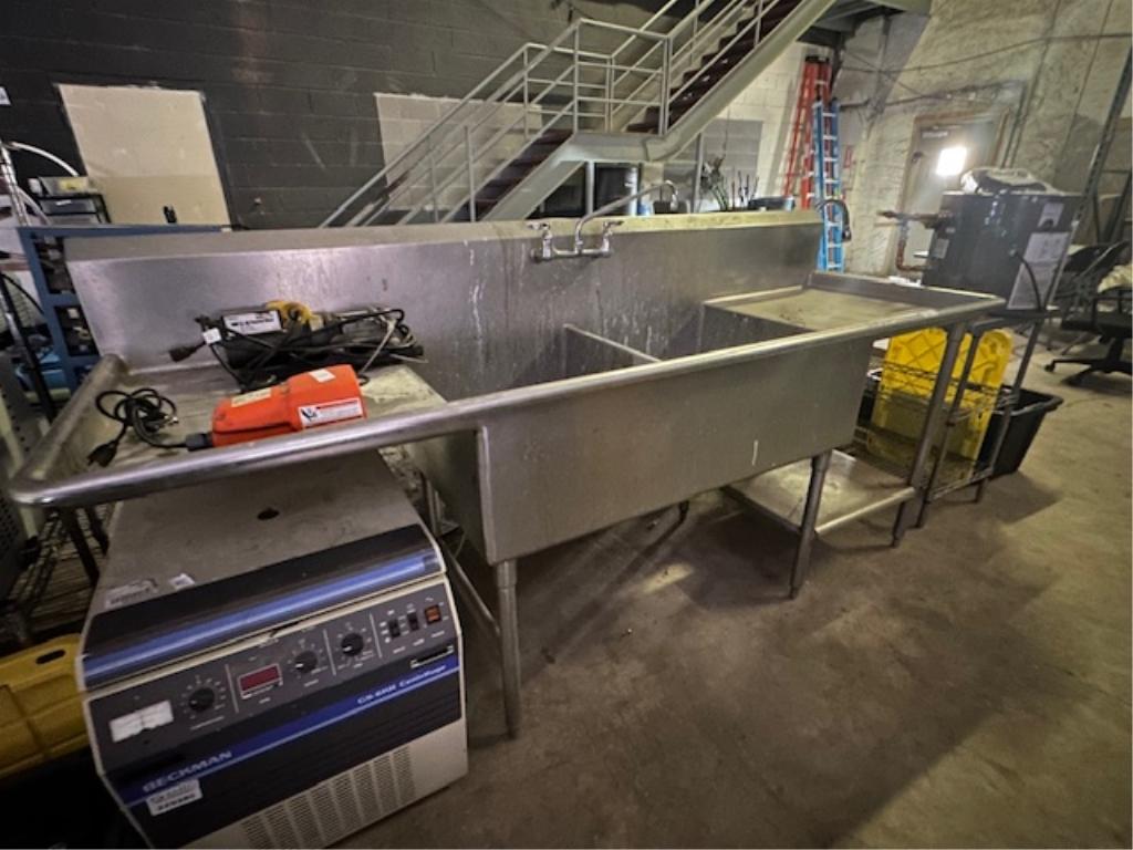 STAINLESS STEEL 2 BAY SINK.