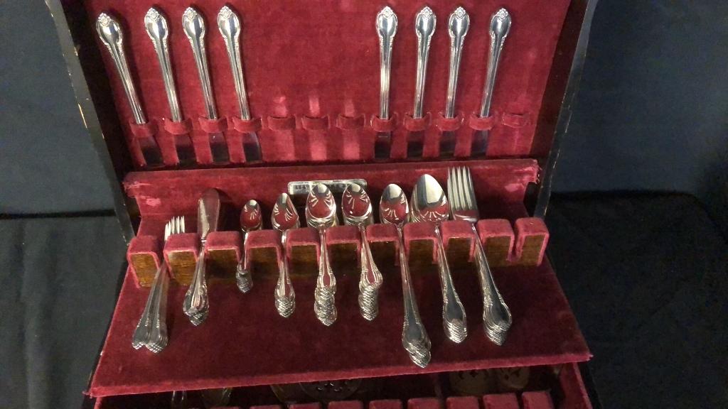 ROGERS BROS. SILVER-PLATE "REMEMBRANCE" FLATWARE