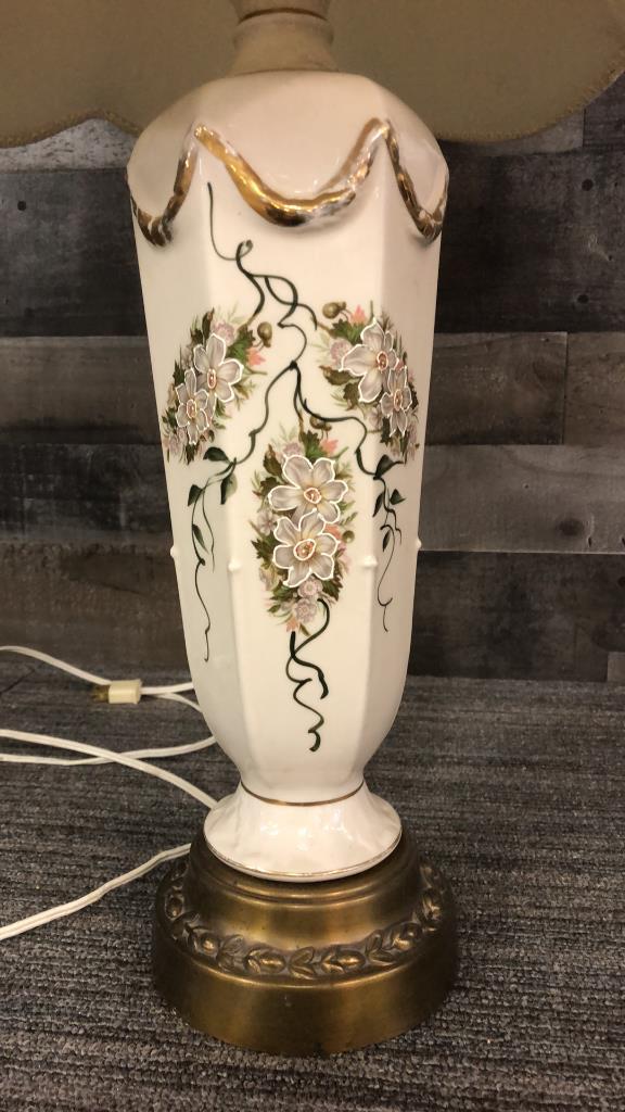 VINTAGE FRENCH VASE STYLE TABLE LAMP