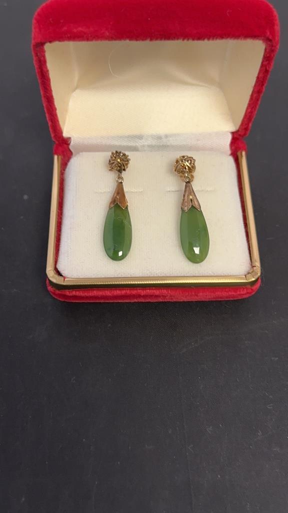 14KT YELLOW GOLD & JADE EARRINGS.