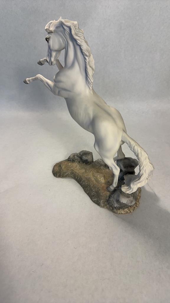 "SILVER" PORCELAIN HORSE BY PAMELA DU BOULAY