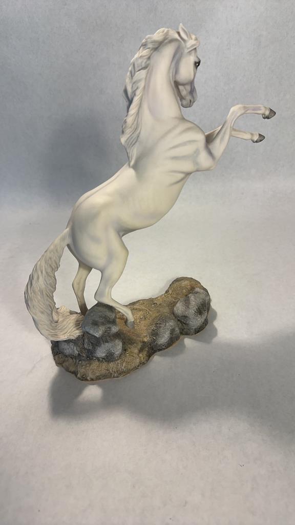 "SILVER" PORCELAIN HORSE BY PAMELA DU BOULAY