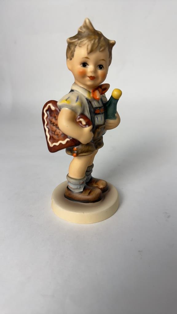 M.I. HUMMEL FIGURINE "VALENTINE JOY"