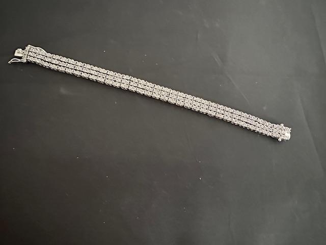 STERLING SILVER 3 STRAND BRACELET. 22G