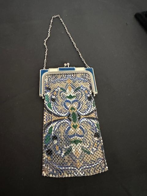 ART DECO CHAIN MAIL MESH PURSE.