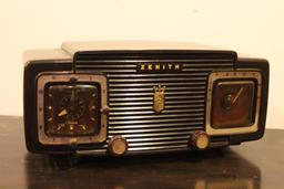 Zenith Model L520 Radio