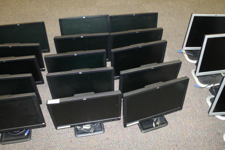 Lot of 10 HP Monitors