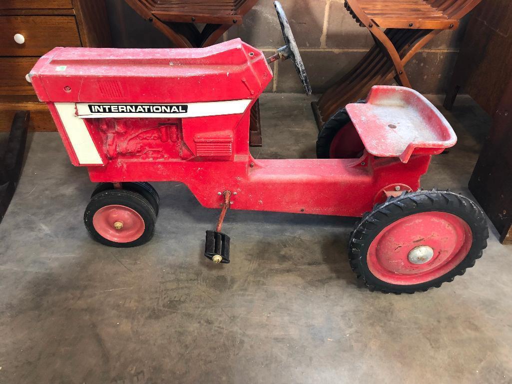 International Pedal Tractor 66 Series w/Metal Seat & Steering Wheel, All Original, Nice Cond