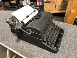 Vintage 1946 Royal KMM Typewriter SN: 3199066