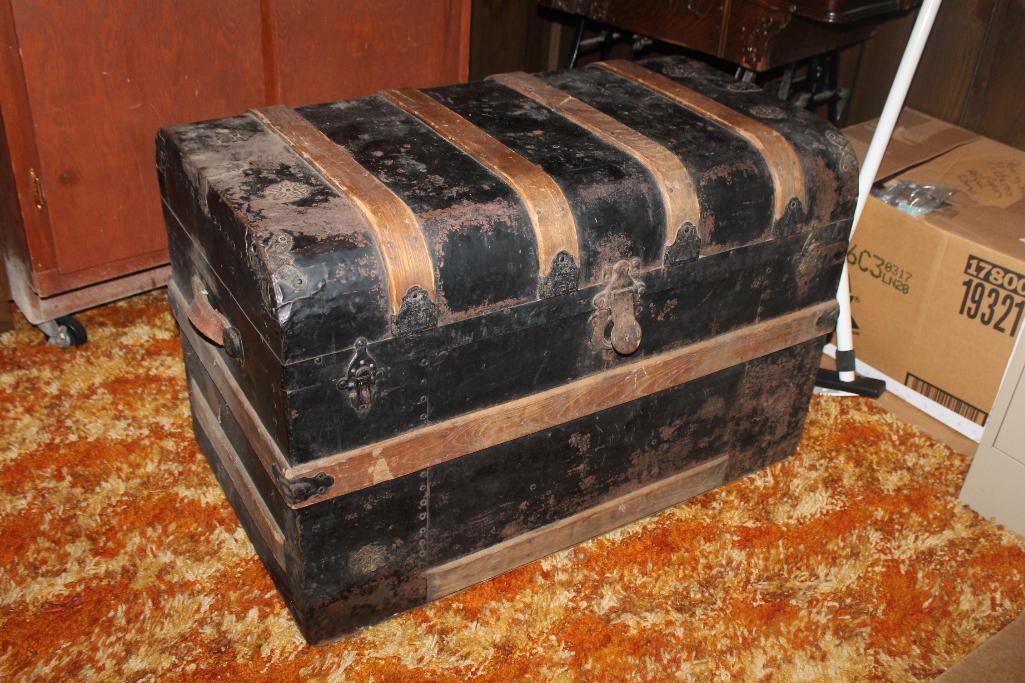 Antique Trunk w/ Interior Tray