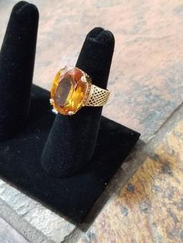 10k Gold Ring w/ Gemstone - 9.6 Grams