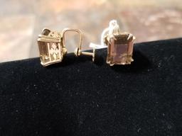 18k Gold Ring & Earrings Set w/ Gemstones - 8.5 And 7.2 Grams, 15.7 Grams Total Weight