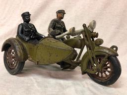 Hubley Cast Iron Harley-Davidson Twin Cyl Motorcycle with Side Car and Rider