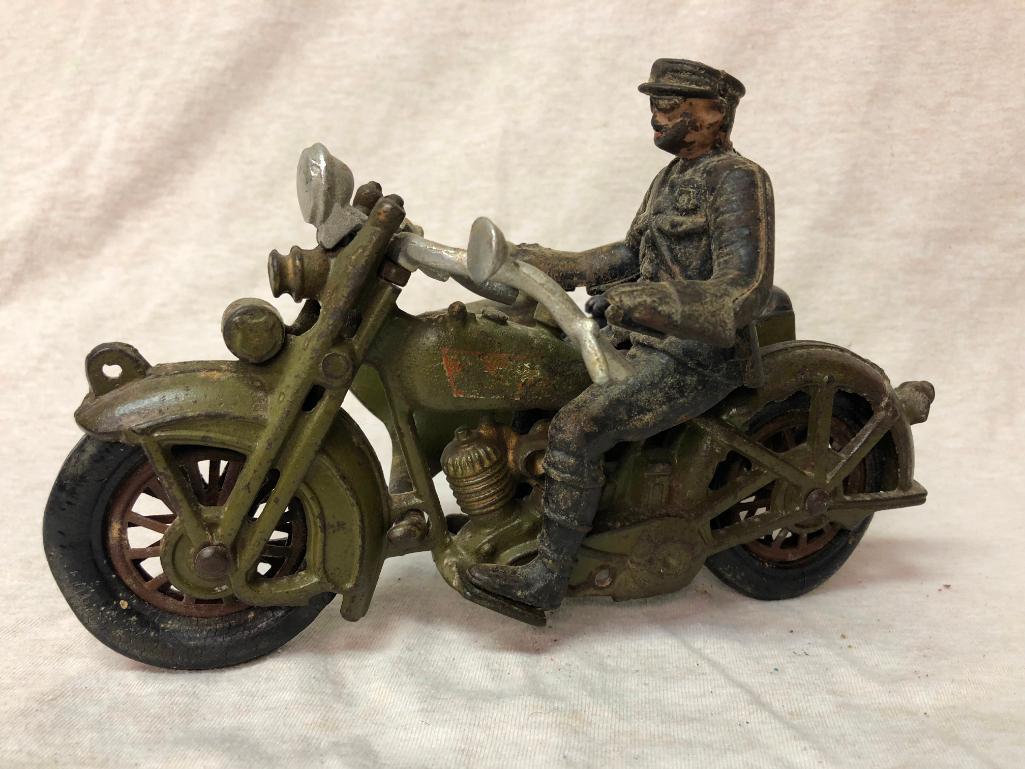 Hubley Cast Iron Harley-Davidson Twin Cyl Motorcycle with Side Car and Rider