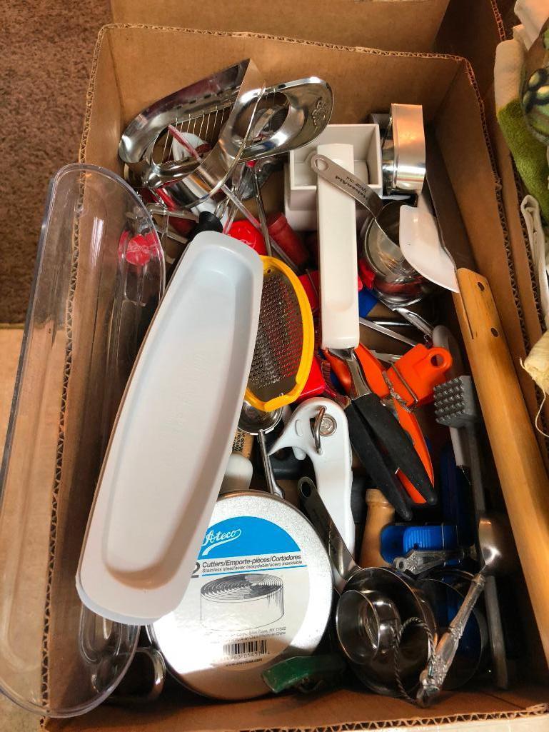 Large Lot of Kitchen Supplies