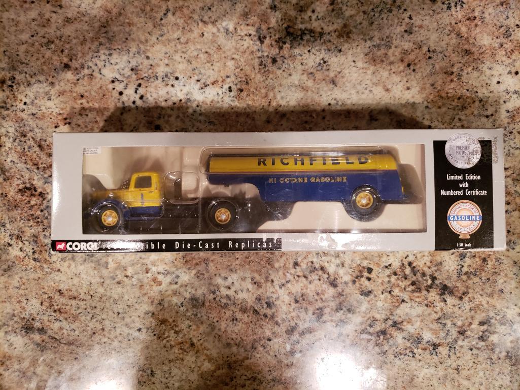 Rare Corgi Die-Cast Mack LJ Semi Skirted Tanker