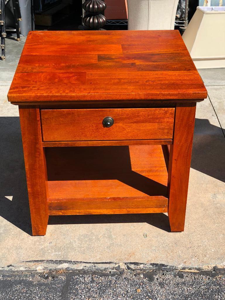 Dick Idol Solid Wood End Table w/ Drawer, Very Nice, Drawer Pull Need Replaced