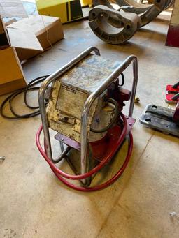 Enerpac Model: FER 441 Hydraullic Bender w/ 2-1/2in to 4in Jaws w/ Toolbox & Accessories