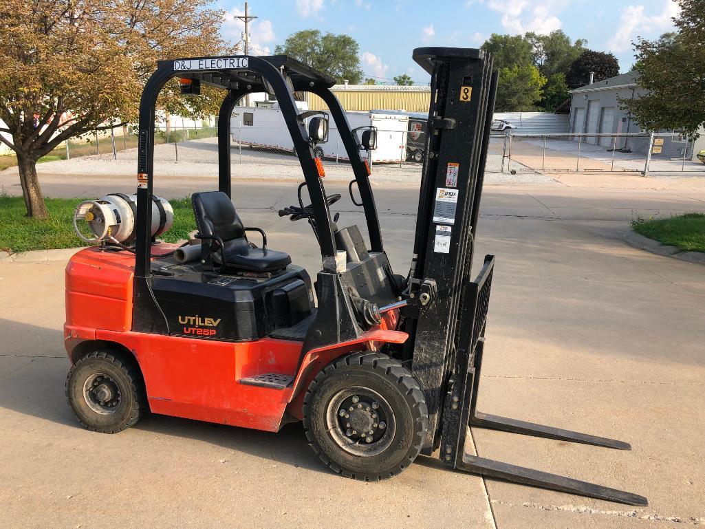 Utilev Fork Lift Truck Model: UT25P - 589.3 Hrs - Fork Extentions, LP (See Specs Below), 5,000lb