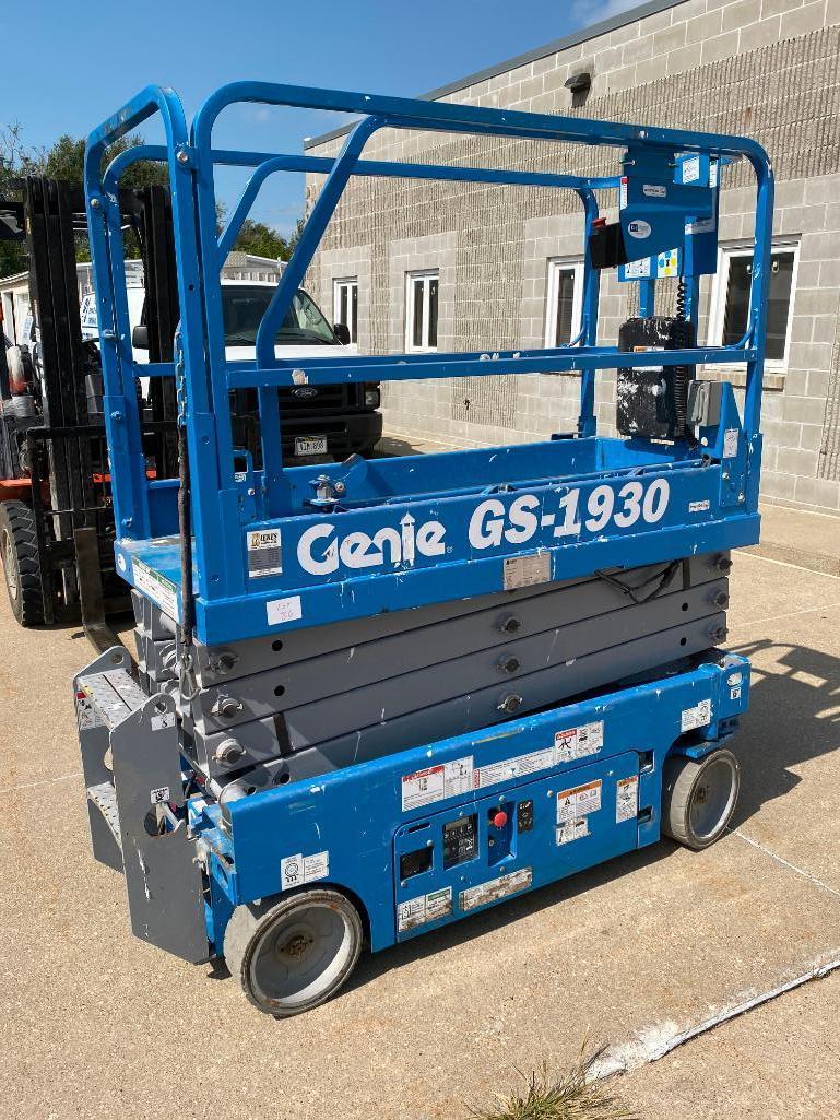 Genie Scissor Lift Model: GS-1930, Mfg. Jan. 2015, Hours: 143.2