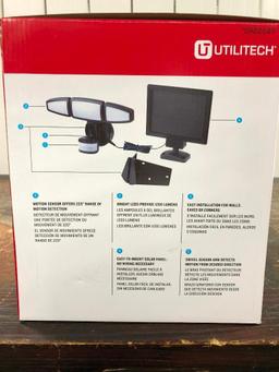 Utilitech Solar Powered Security Lights (2) Model: 0982649