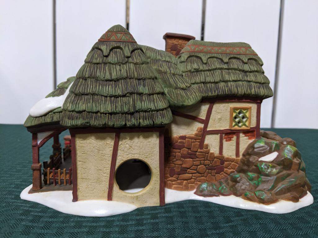 Dickens Village Series-Department 56 - Crokked Fence Cottage (The Heritage Village Collection
