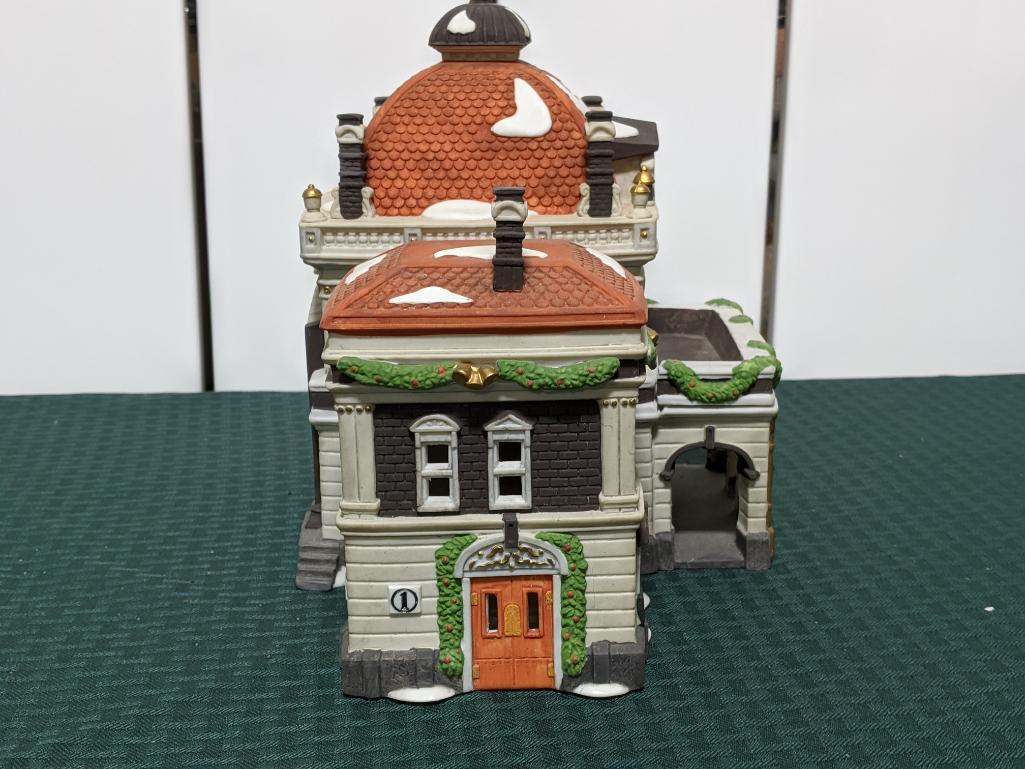 Dickens Village Series-Department 56 -Victoria Station (The Heritage Village Collection