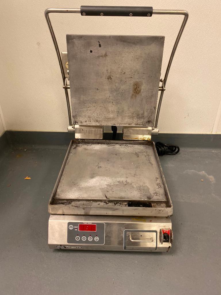 Star Mfg. Model: PST14E Commercial Panini Press w/ Alum. Smooth Plates