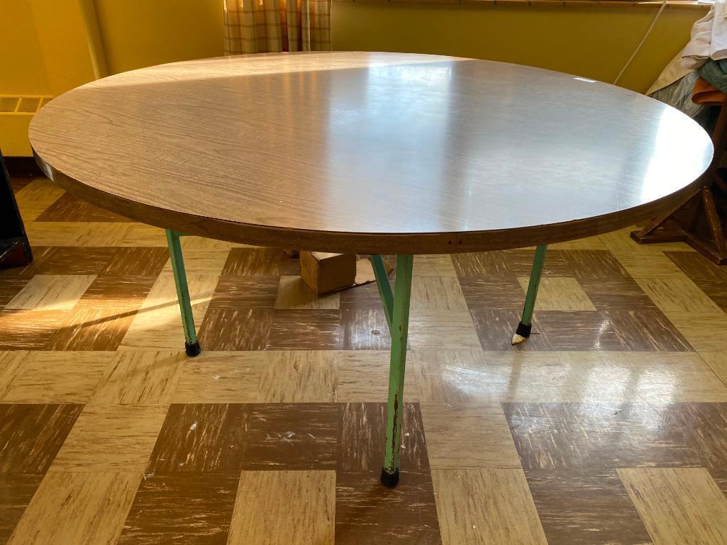 Lot of 11 Round Folding Banquet Tables, 60in Each