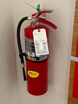 Sentry Ansul Fire Extinguisher and Bracket