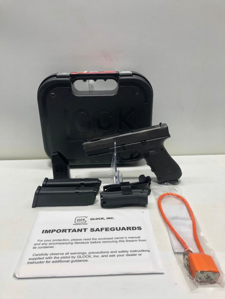 Glock G17C Gen 4 FXD 9mm w/ Factory Case & 3 Magazines SN: ACYP157