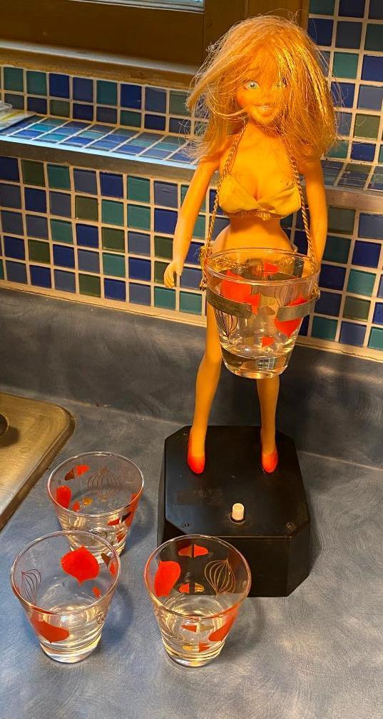 1969 Poynter Products, Inc Battery Operated Mid-Century Modern Pin-Up Girl Cocktail Drink Shaker w/