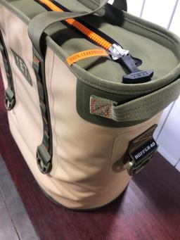 YETI Hopper 40 - Field Tan/Blaze Orange