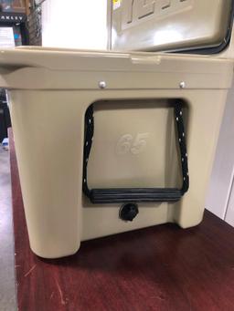 YETI Tundra 65 - Tan