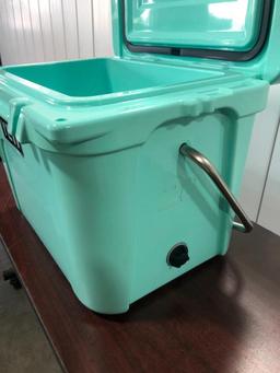 YETI Roadie 20 - Limited Edition Seafoam Green