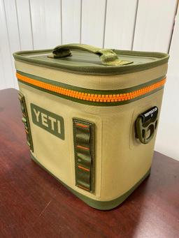 YETI Hopper Flip 8 - Field Tan/Blaze Orange