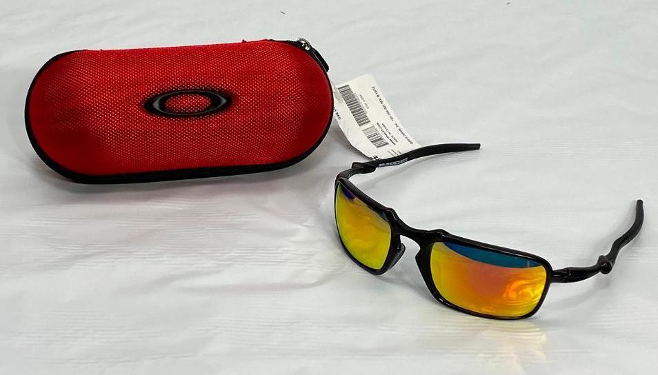 Oakley BADMAN OO6020 60 21 135 Sunglasses in Red Oakley Ballistic Case, NEW