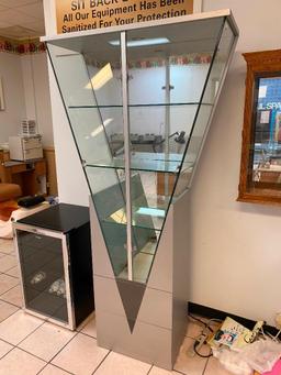 Contemporary Modern Looking Retail Showcase Merchandiser