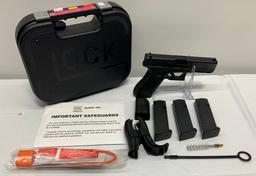 Glock G17 Gen 5 FXD 9mm w/ Factory Case & 3 Magazines SN: ADEH418