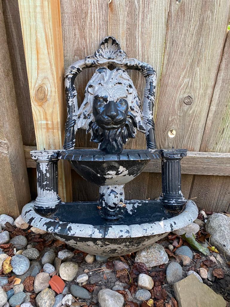 29" Tall Hanging Lion Fountain