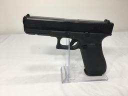 Glock G17 Gen 5 FXD 9mm w/ Factory Case & 3 Magazines SN: ADEH413