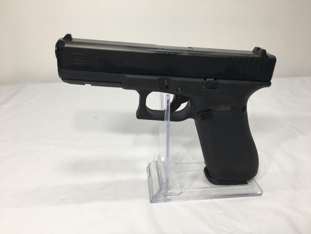 Glock G17 Gen 5 FXD 9mm w/ Factory Case & 3 Magazines SN: ADEH413
