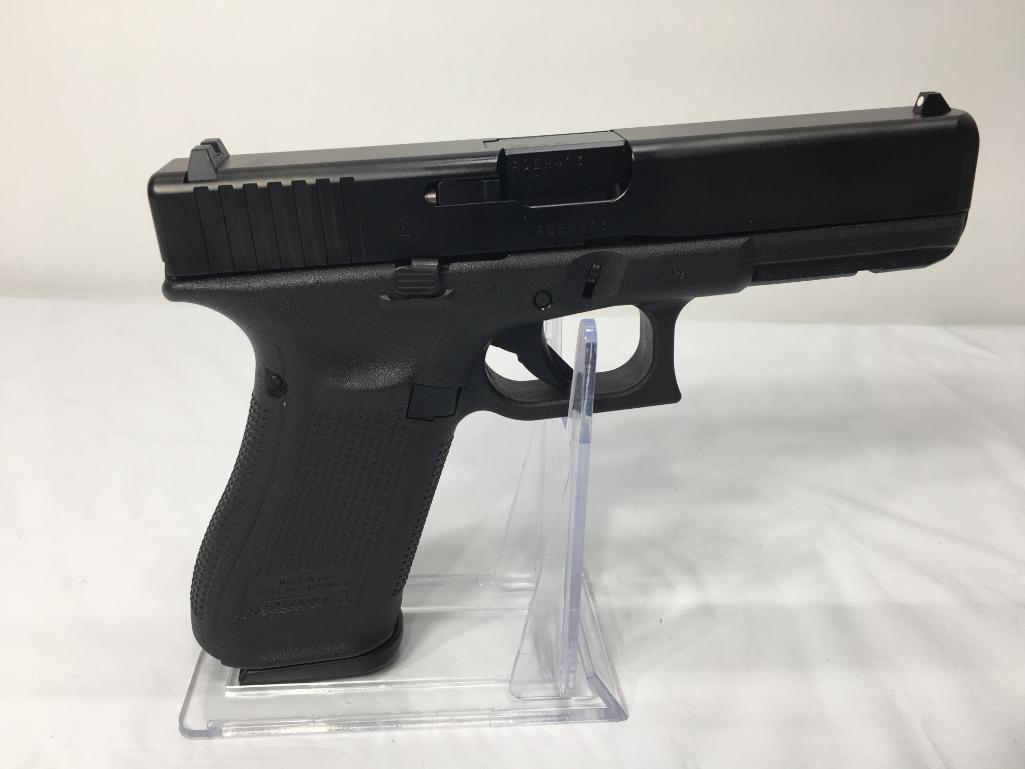 Glock G17 Gen 5 FXD 9mm w/ Factory Case & 3 Magazines SN: ADEH413