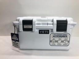 YETI: Loadout Gobox 30, White